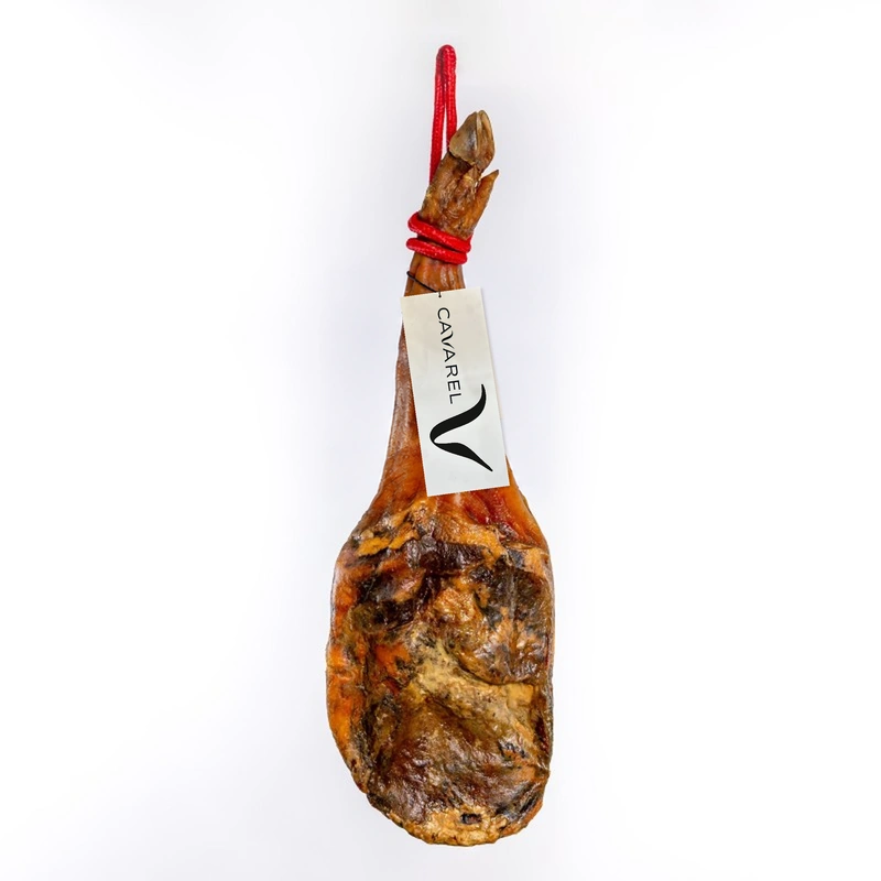 Paleta serrana con etiqueta CAVAREL sobre fondo blanco